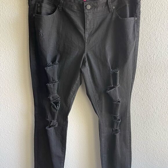 ❤️Torrid  Distressed Stretch Jeans Sz18 - Picture 5 of 8